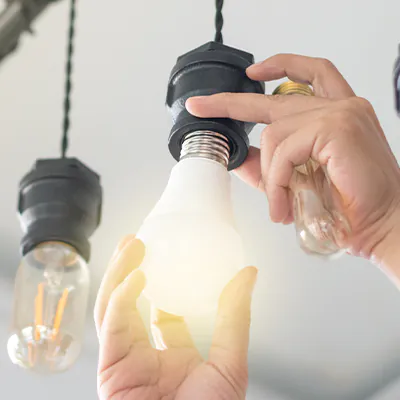 Wechsel einer LED Gl&uuml;hbirne